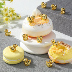 Yaocom gold plated mini ducks detail adds luxe sparkle to party decor.
