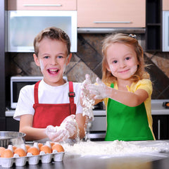 Yaomiao machine-washable fabric makes cleanup quick after cooking.