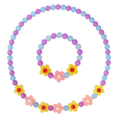 Yarkeuier flower necklace in yellow worn by a toddler for party-ready style