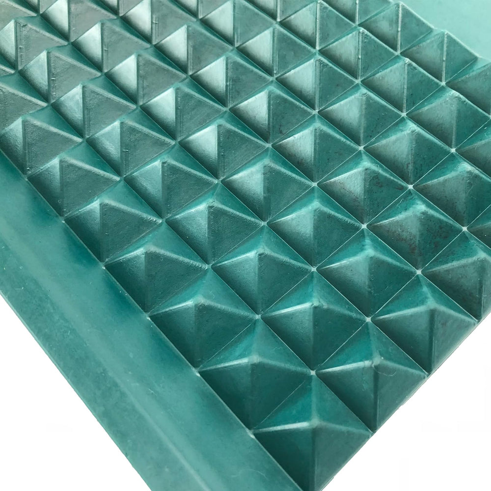 YH Poker diamond-pattern rubber bumper delivers durable performance
