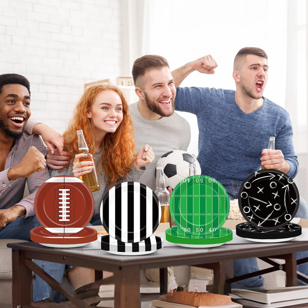 Yiaoyinnz football plates green-field pattern to boost party ambiance.