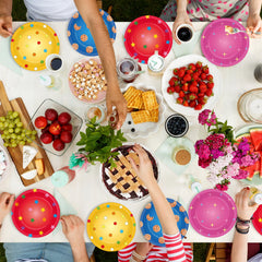 Yiaoyinnz street theme disposable dessert plates suitable for outdoor gatherings and birthdays.