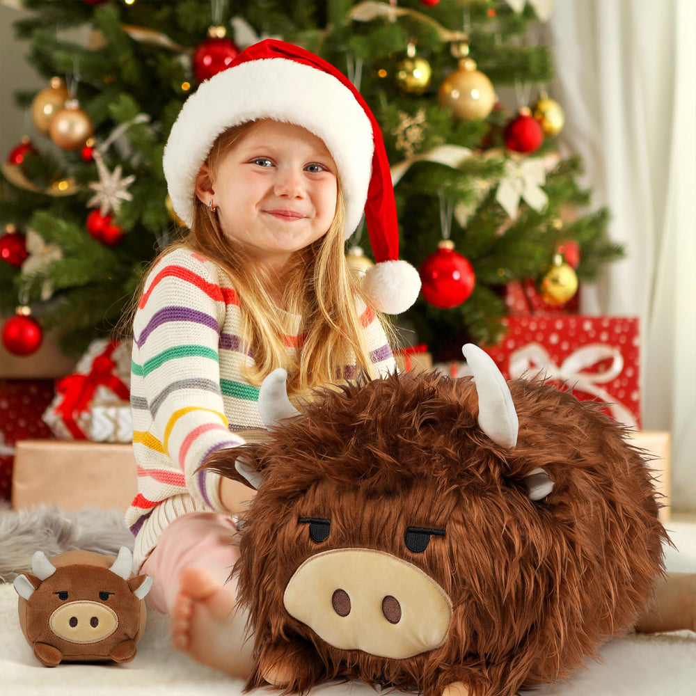 YIIQUWEN Highland Cow home decor toy doubles as a cozy decorative pillow.