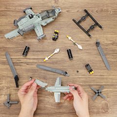 YYKNGYI AH-1Z Viper display-piece suitable for desks and shelves.