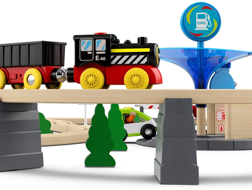 Z MAYABBO motorized train runs on wooden tracks with AAA power option.