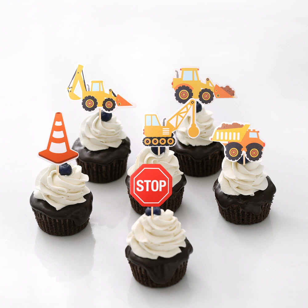 ZHUOWEISM Tractor topper adds kid friendly construction vibe to treats.
