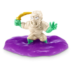 ZURU Smashers Mega Horror House dig tool for immersive treasure digging.