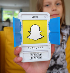100 PICS Logos Travel Game comes in gift-ready packaging for easy gifting.