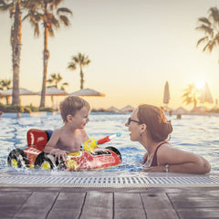 10Leccion Car pool float measures 34 by 31 inches for growing kids.