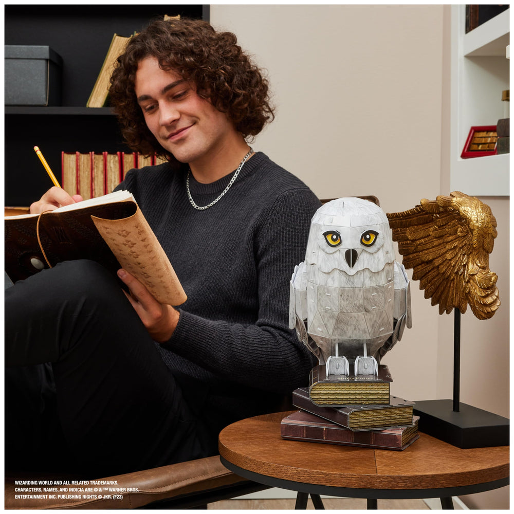 4D Build Hedwig includes 10 puzzle sheets and 118 pieces.