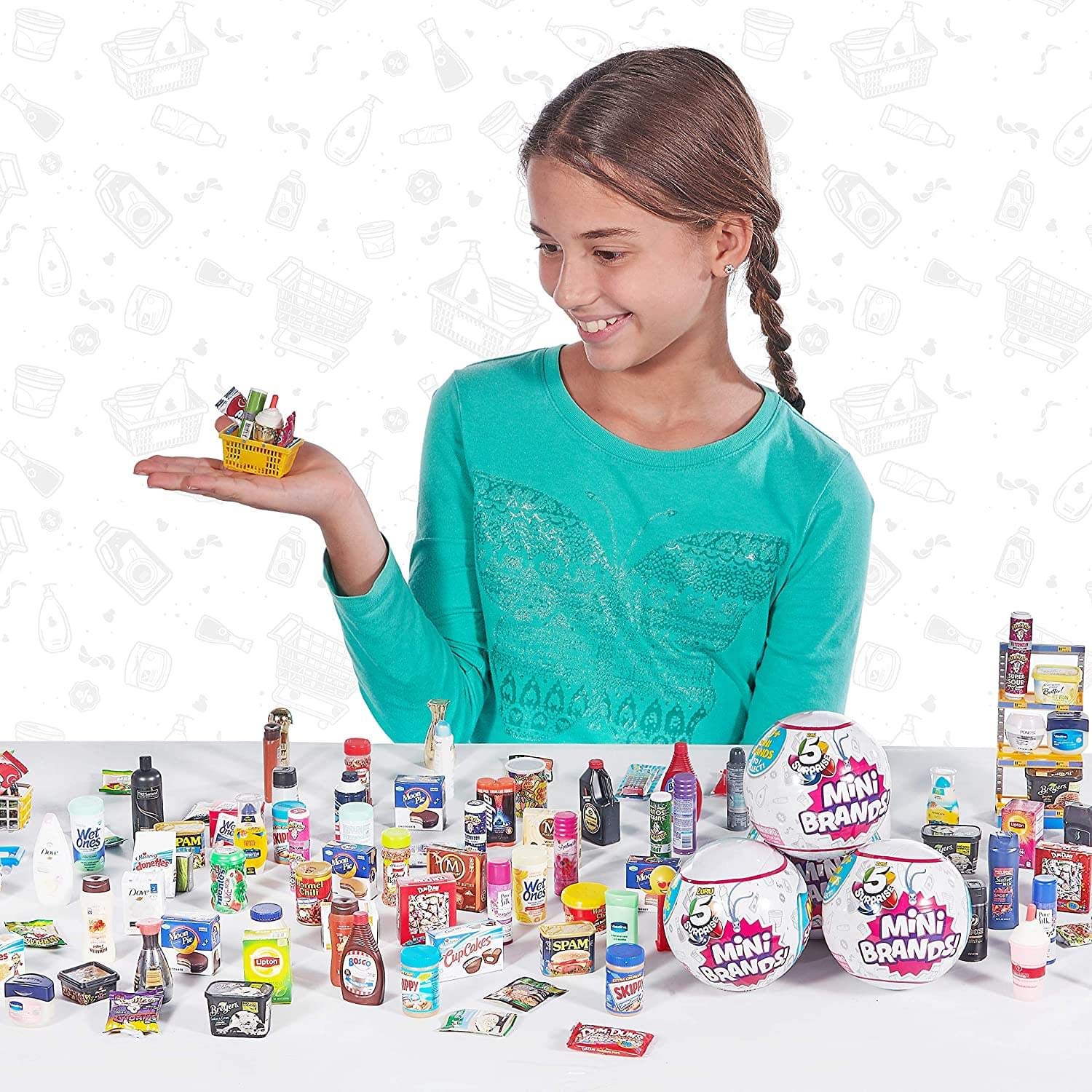 Unboxing experience highlights the thrill of adding new 5 Surprise Minis.