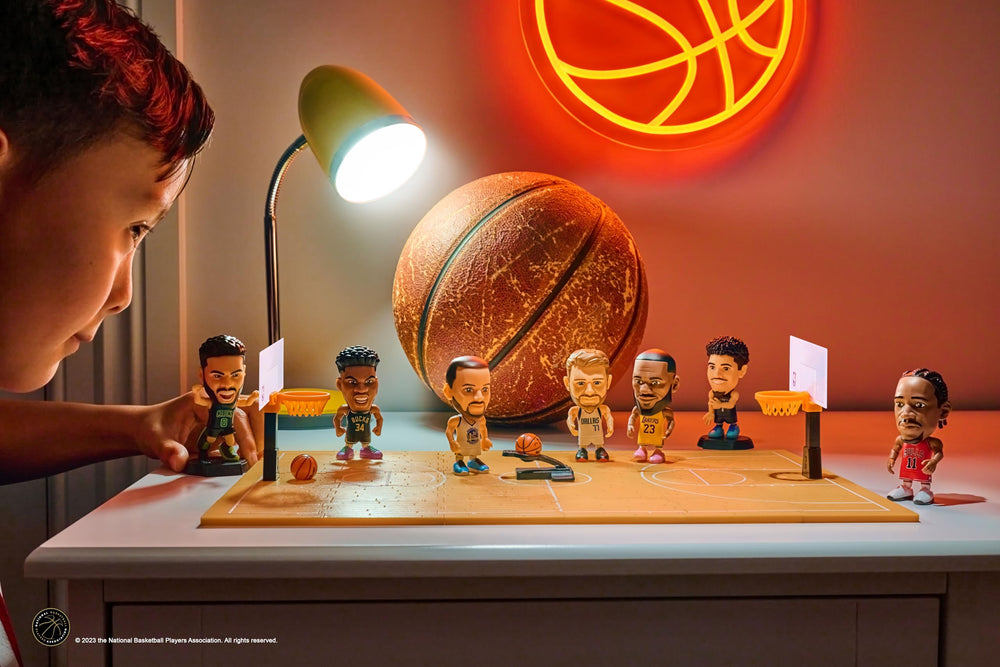 5 Surprise NBA Ballers Series 1 includes miniature basketball and poster for display