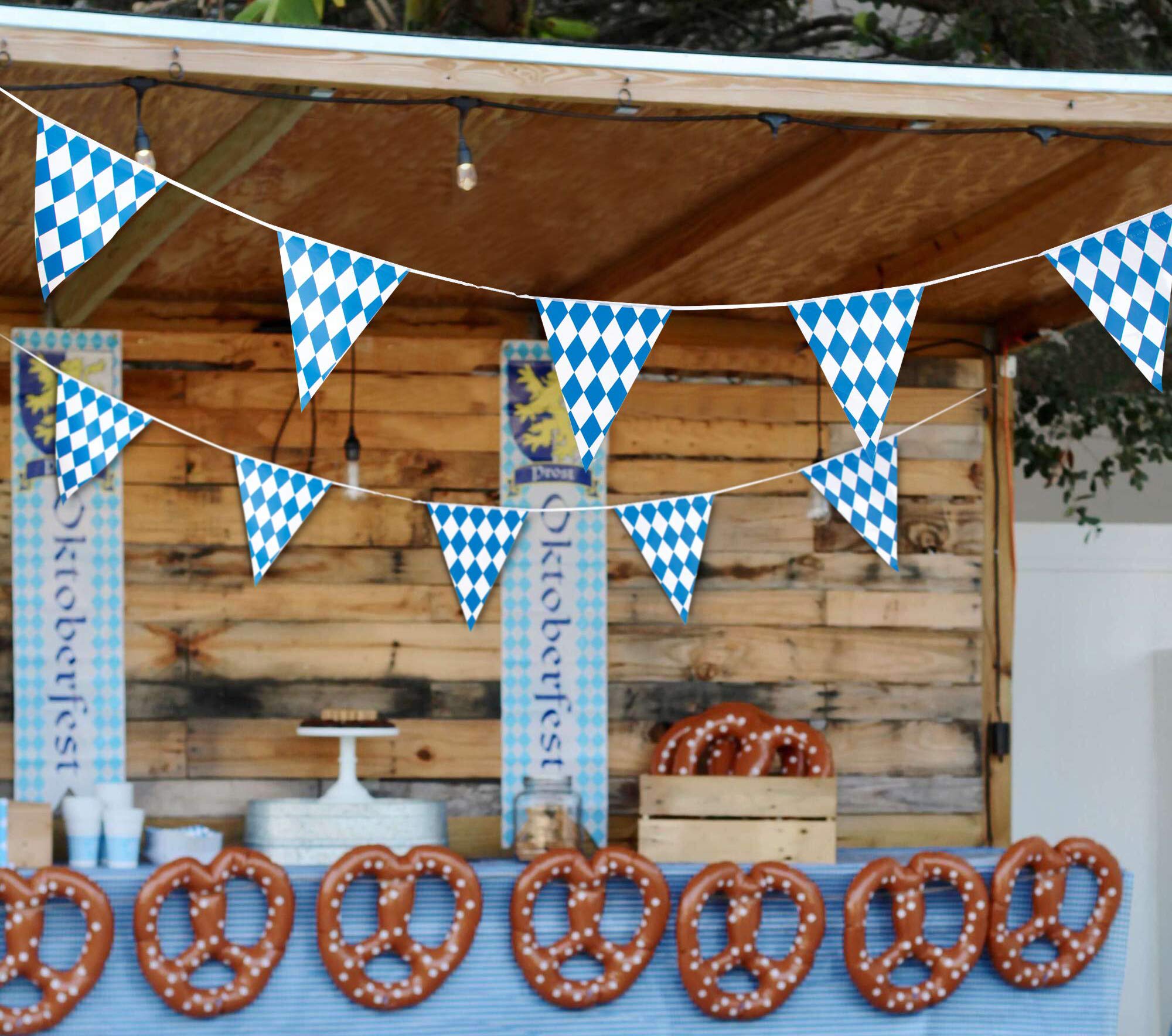 90shine double-sided pennant flags ensure vibrant visibility from both sides.