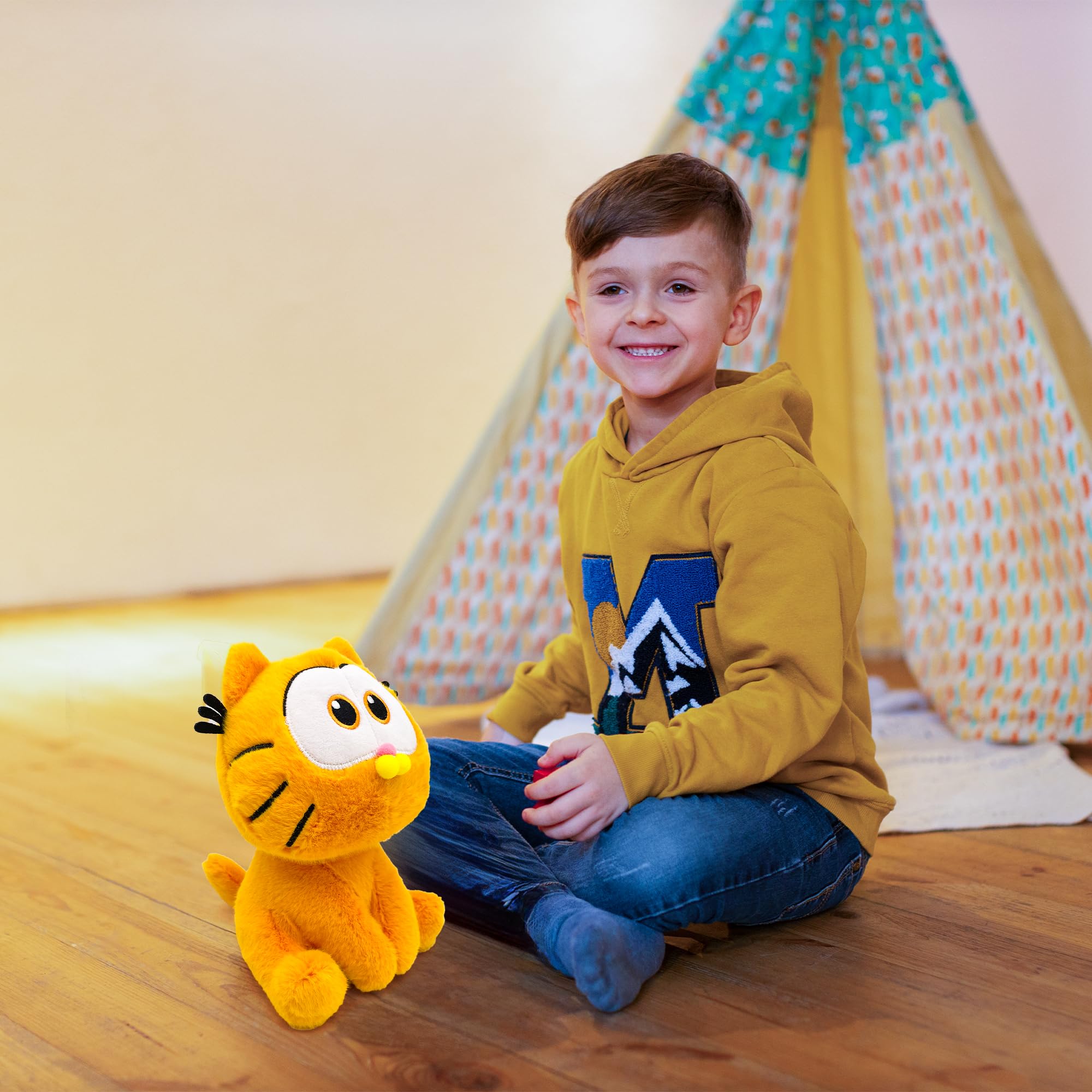 Adenzai Garfield plush adds to collectors' shelves and room decor.