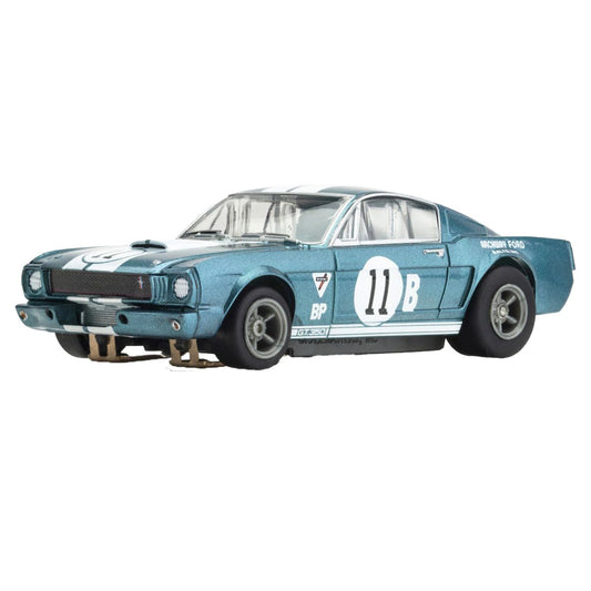 AFX Shelby GT350R 1965 Donohue side view highlights sleek design for thrilling races.