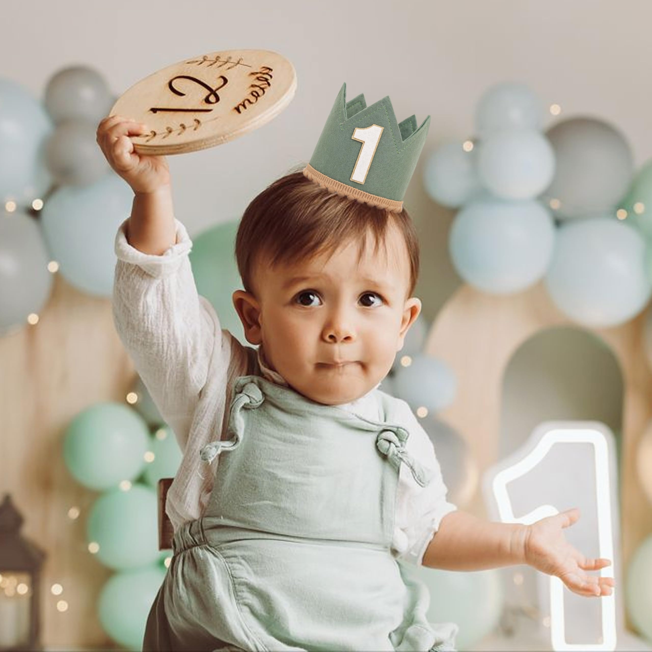 Agvgaza crown as versatile photo prop for cake smash and party decor.