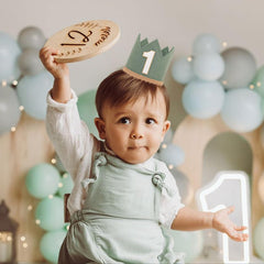 Agvgaza crown as versatile photo prop for cake smash and party decor.