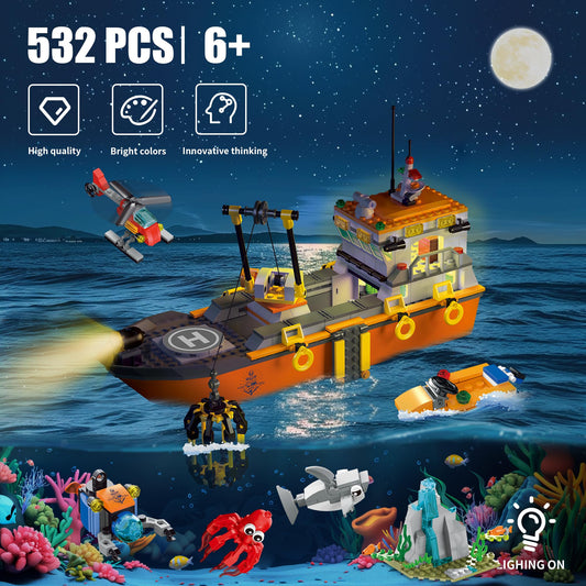AKWME City Ocean Explorer helicopter scene fuels imagination and builds fine motor skills.
