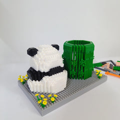 Alltogetho Assembly panda pen holder showcases a satisfying build experience.