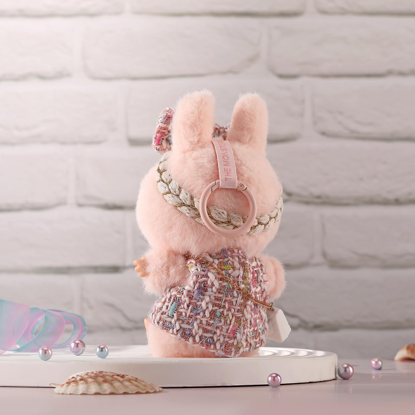 ALTRJO outfit pack offers versatile styling for playtime and display.