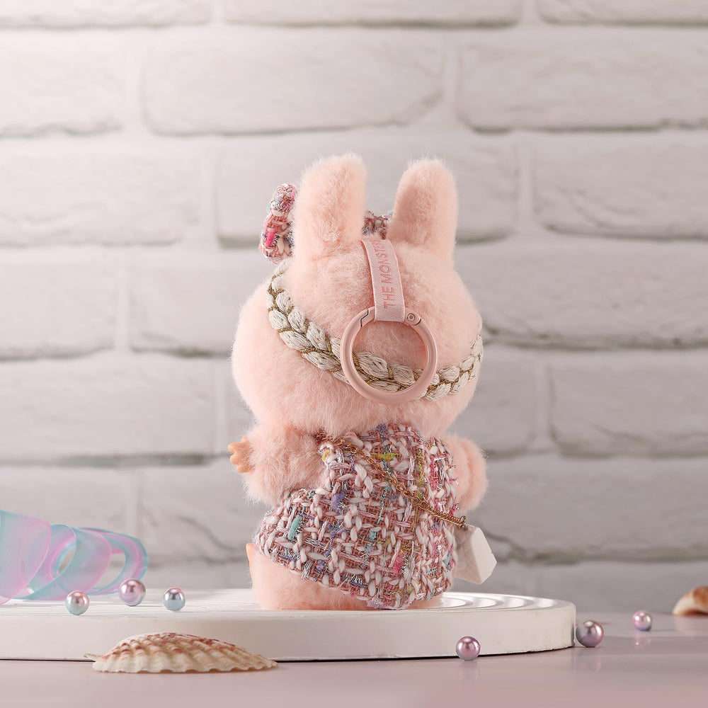 ALTRJO outfit pack offers versatile styling for playtime and display.