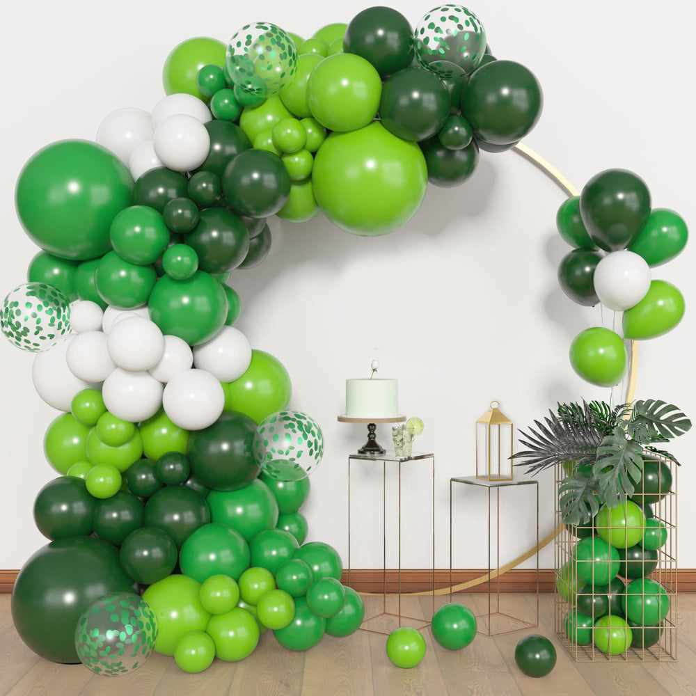 Dark emerald balloons from Amandir kit for rich decor.