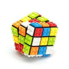 AMAZA 3x3 speed cube smooth-turn action for focused play.