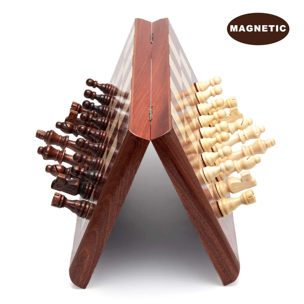 AMEROUS gift package makes an elegant present for chess lovers.