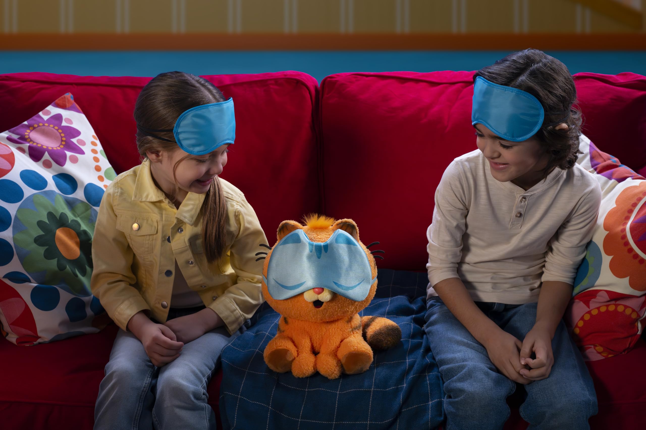 Animagic Baby Garfield packaging shown with lasagna and mask.