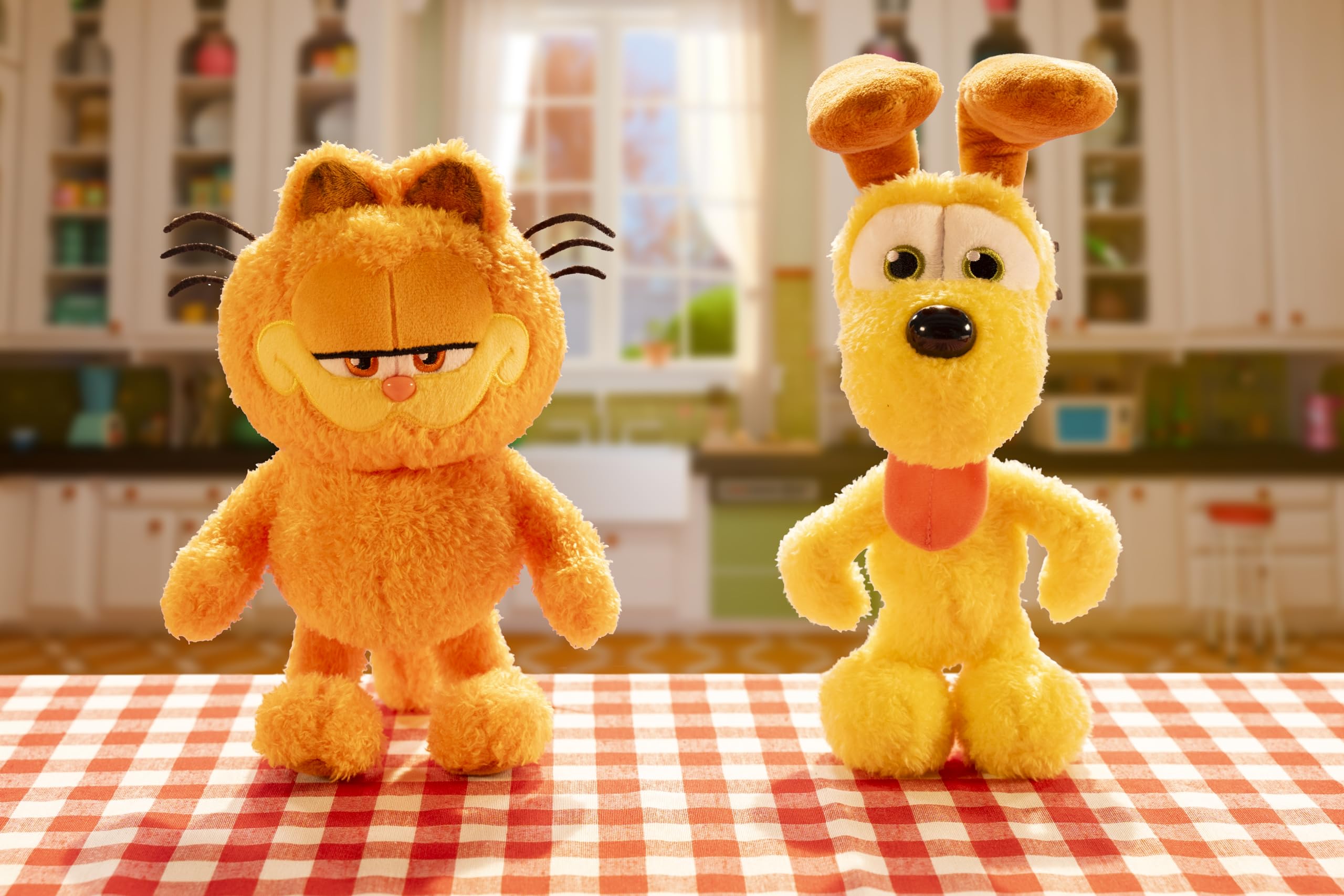 Animagic Odie and Garfield plush duo encouraging cuddles and stories.