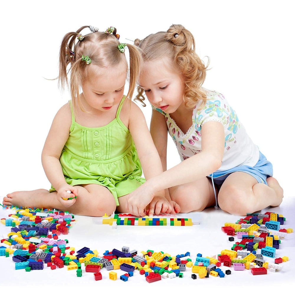 Sticky studs plates for secure, flexible builds with Anksono bricks