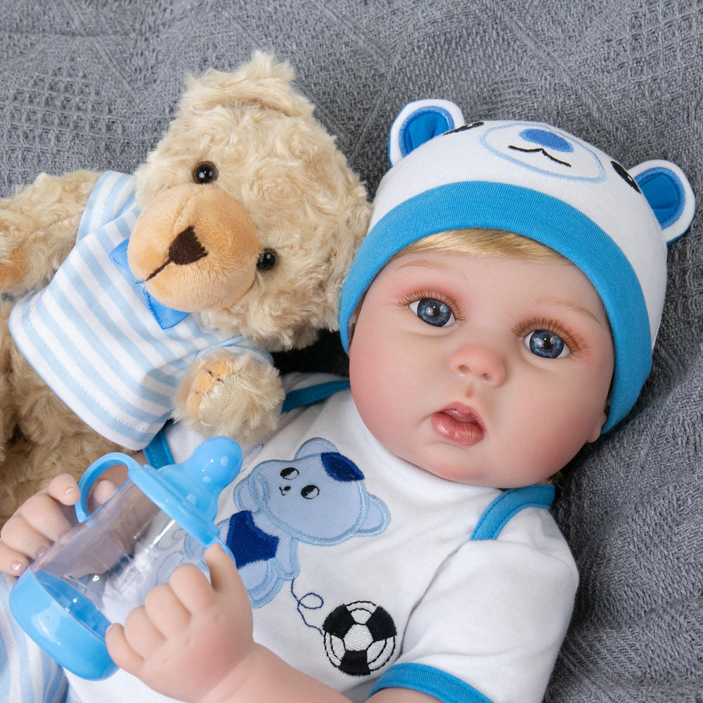 Aori 2.0 Reborn Doll eyes close-up showcasing realism for pretend care.
