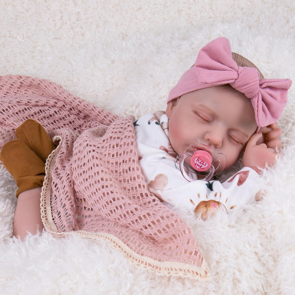 Aori doll’s realistic face with lashes and rosebud lips for warm, cuddly appeal.