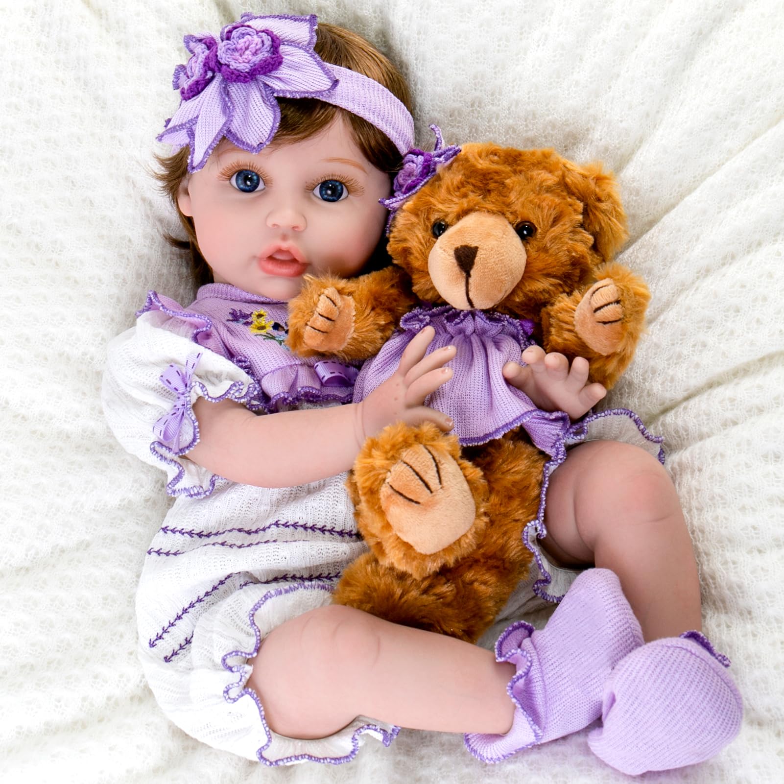 Aori Reborn 22-inch lifelike face close-up for immersive pretend play