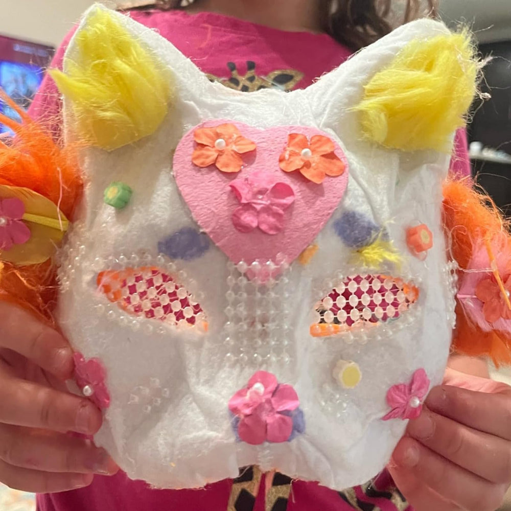 Apettoey Therian white cat mask makes a charming party favor.