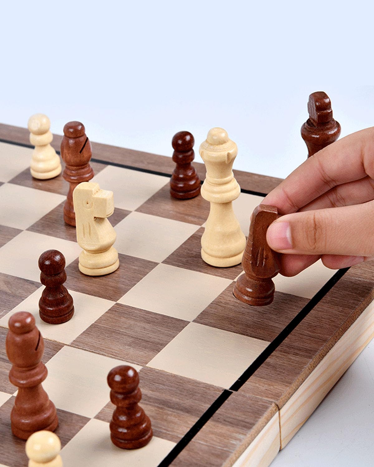 APYR AOMA magnetic chess pieces provide stable play and quick setup