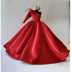 AQQeenmiu complete five-piece set covers gown and accessories in one package.