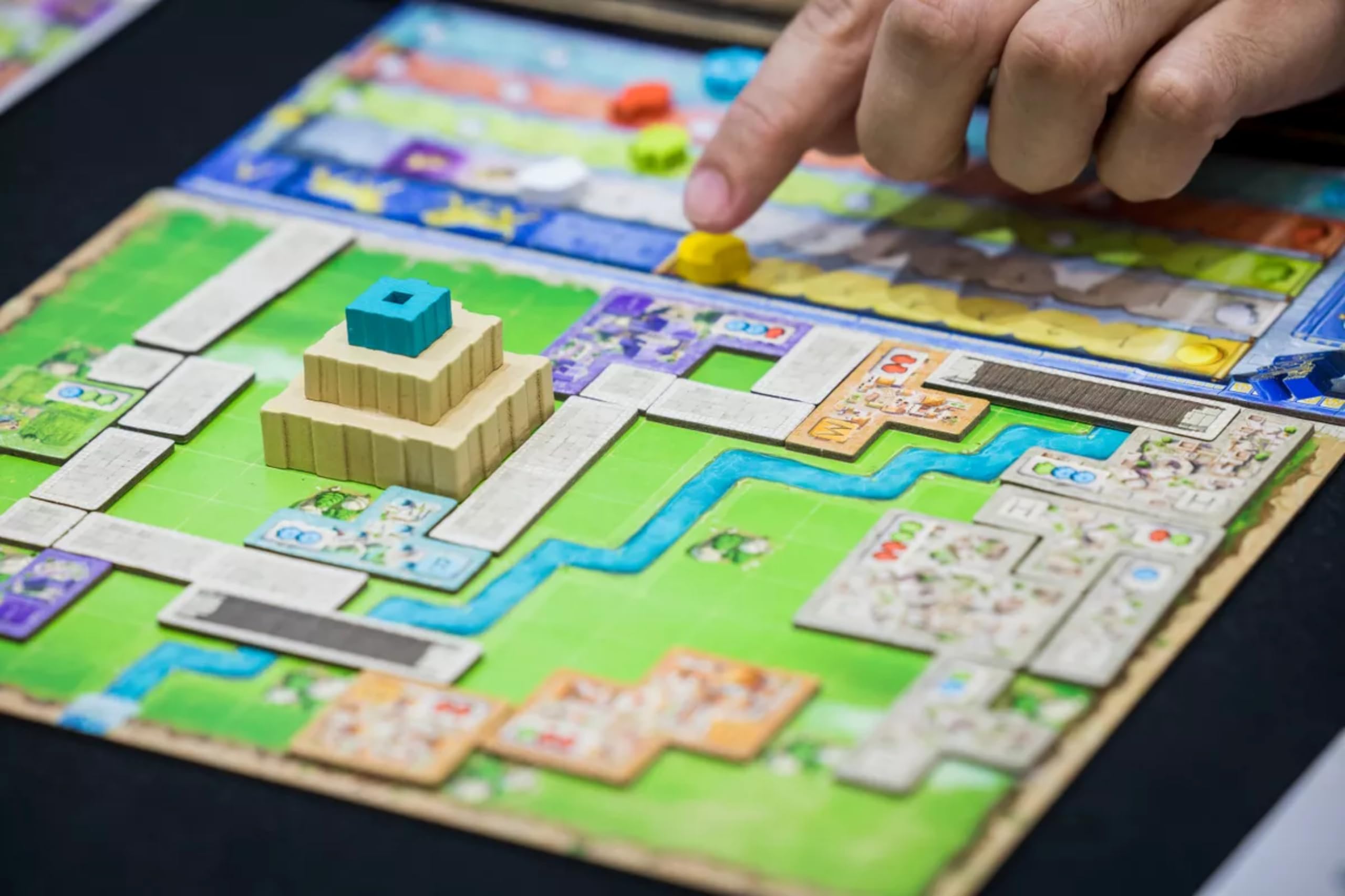 Arcane Wonders population growth depiction signals pacing for strategy development.