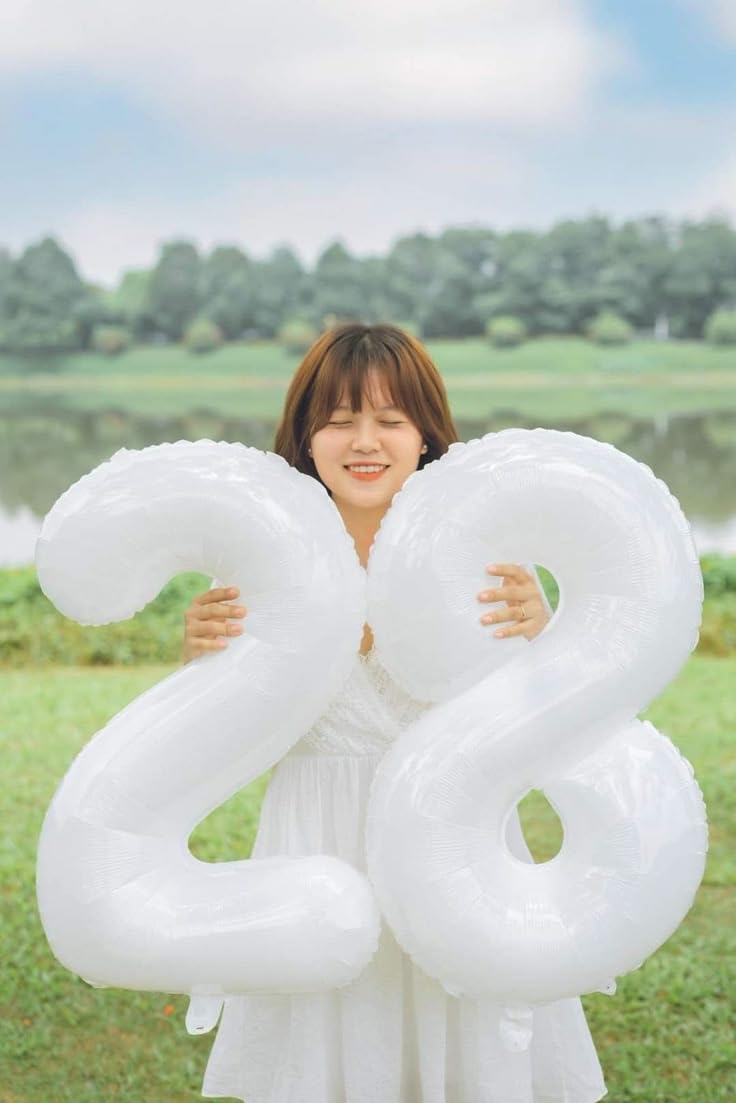 Argthjy 40-inch number 8 balloon inflates easily with the included straw for quick setup.