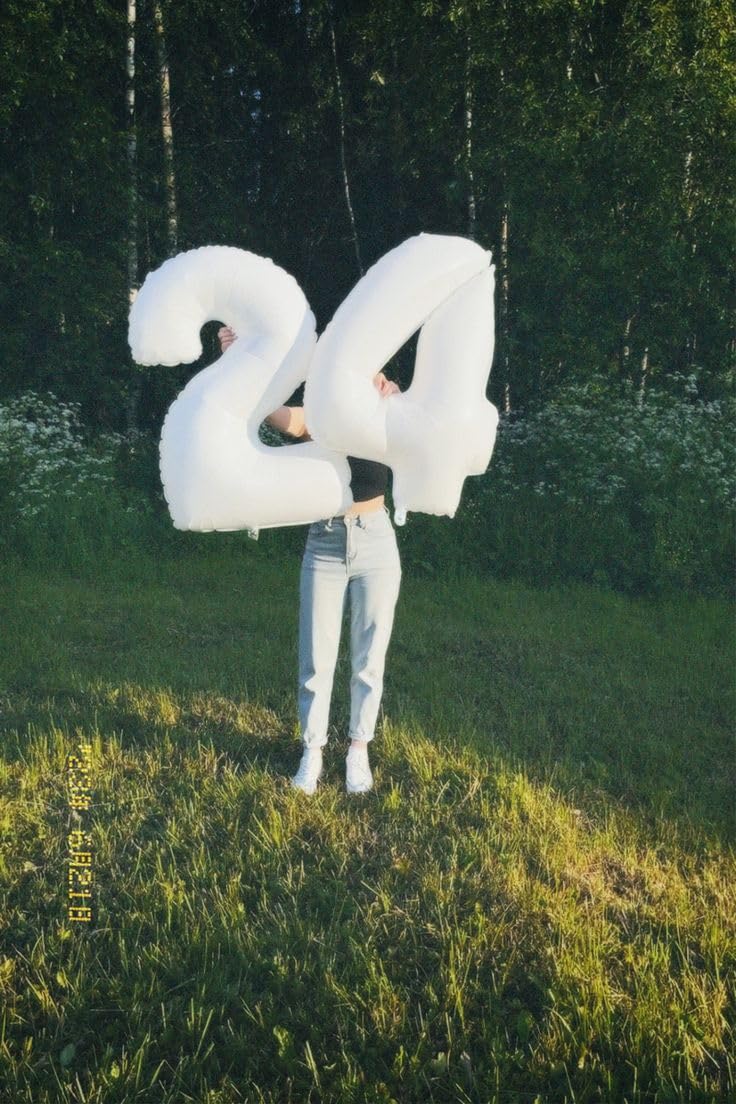 Argthjy 40-inch gold foil number balloon adds milestone sparkle