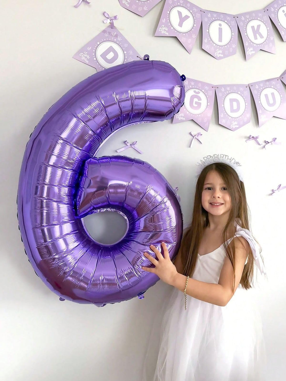 Argthjy 40-inch Number 5 foil balloon enhances birthday décor.