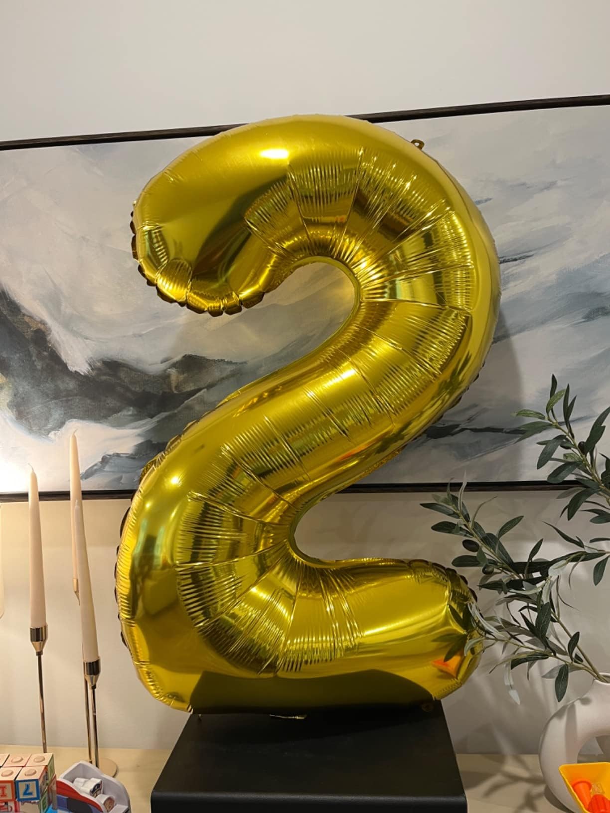 Argthjy photo-ready backdrop balloon display for memorable moments.