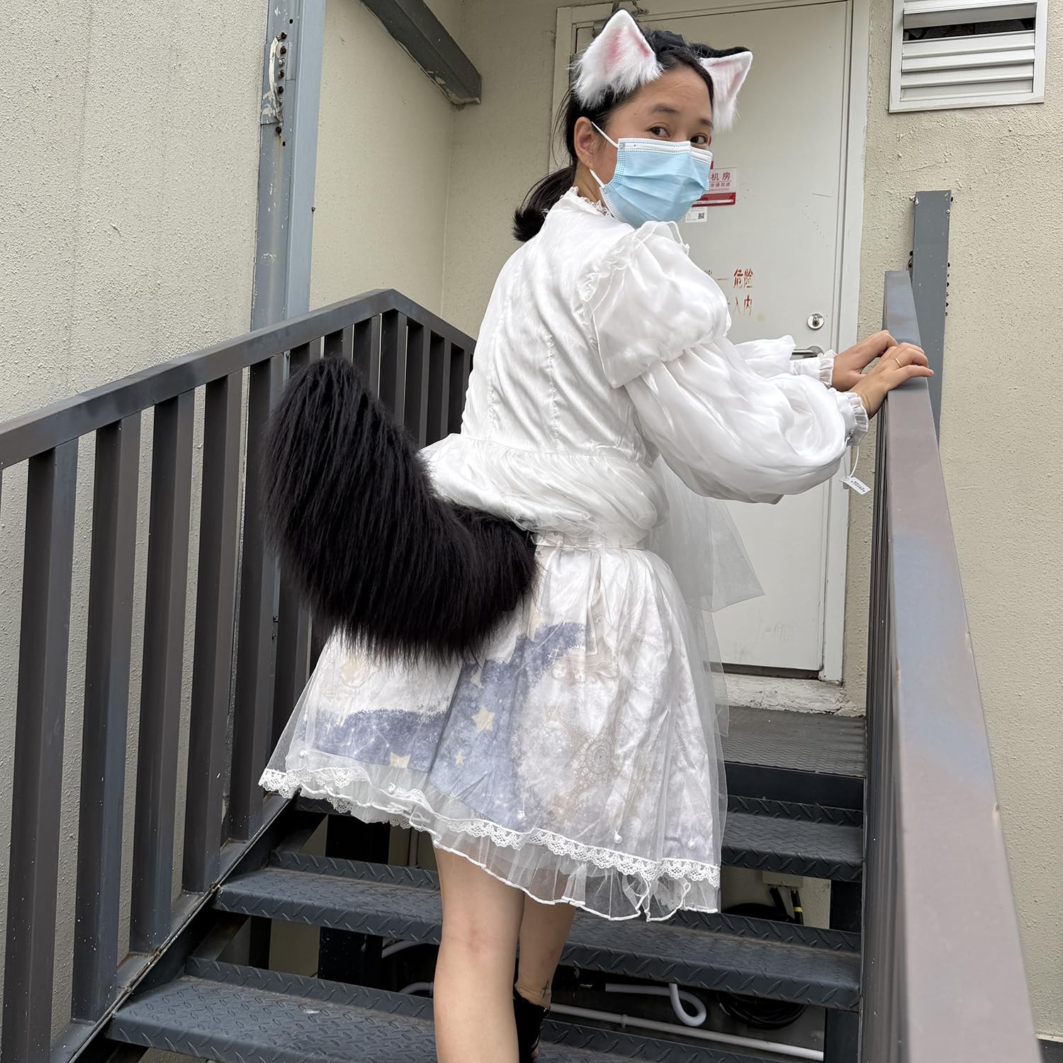 Aroogudo electric ears in petting mode add interactive cosplay charm.