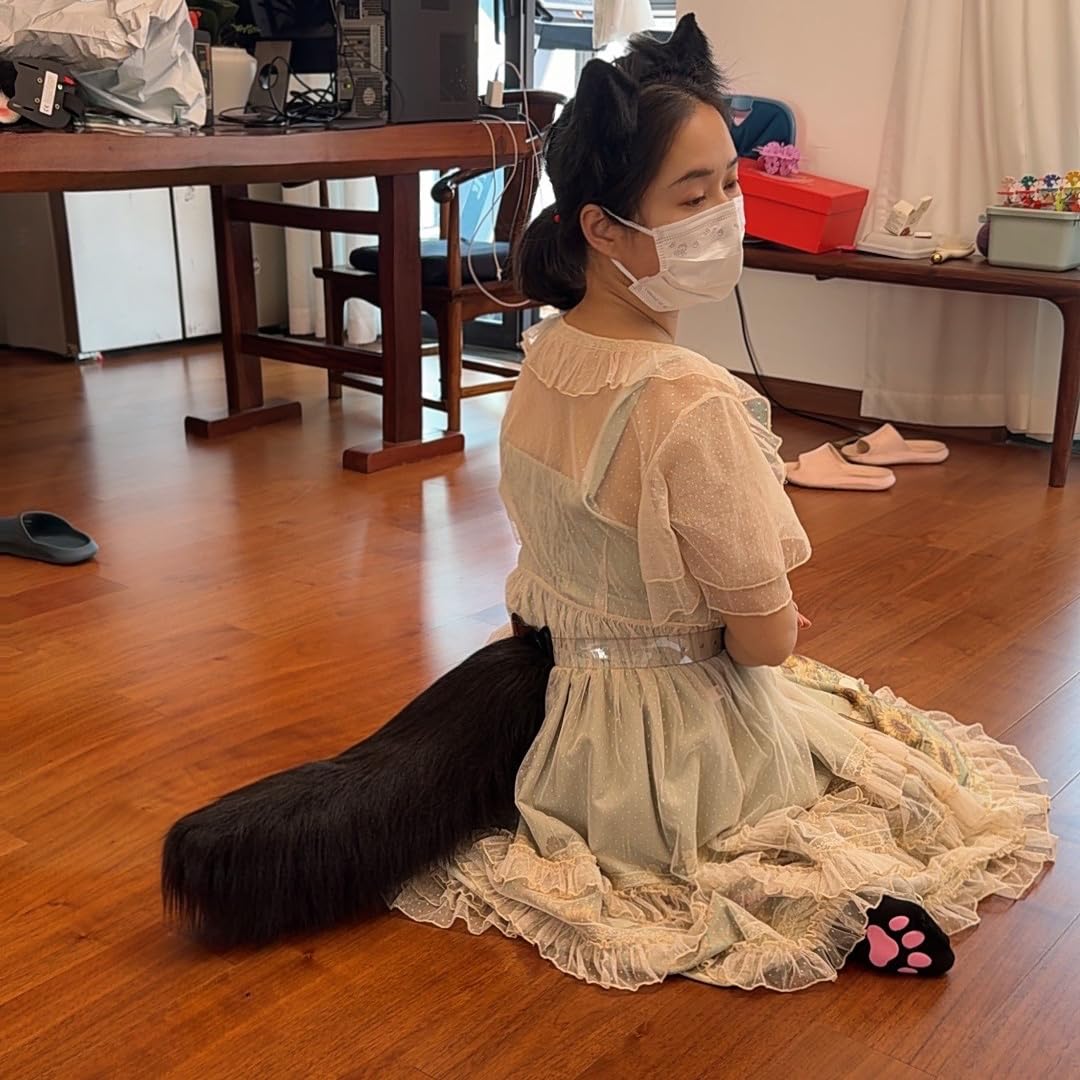 Aroogudo electric tail sways naturally for dynamic costume movement.