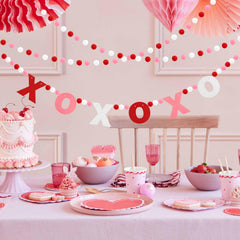 Arosche Valentines Day garland creates romantic ambiance for photos