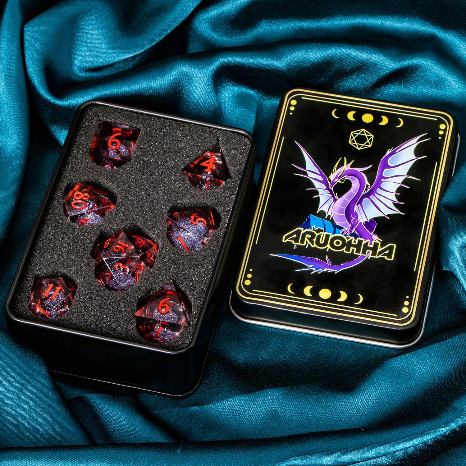 ARUOHHA D4 dice in metal gift box for easy transport.