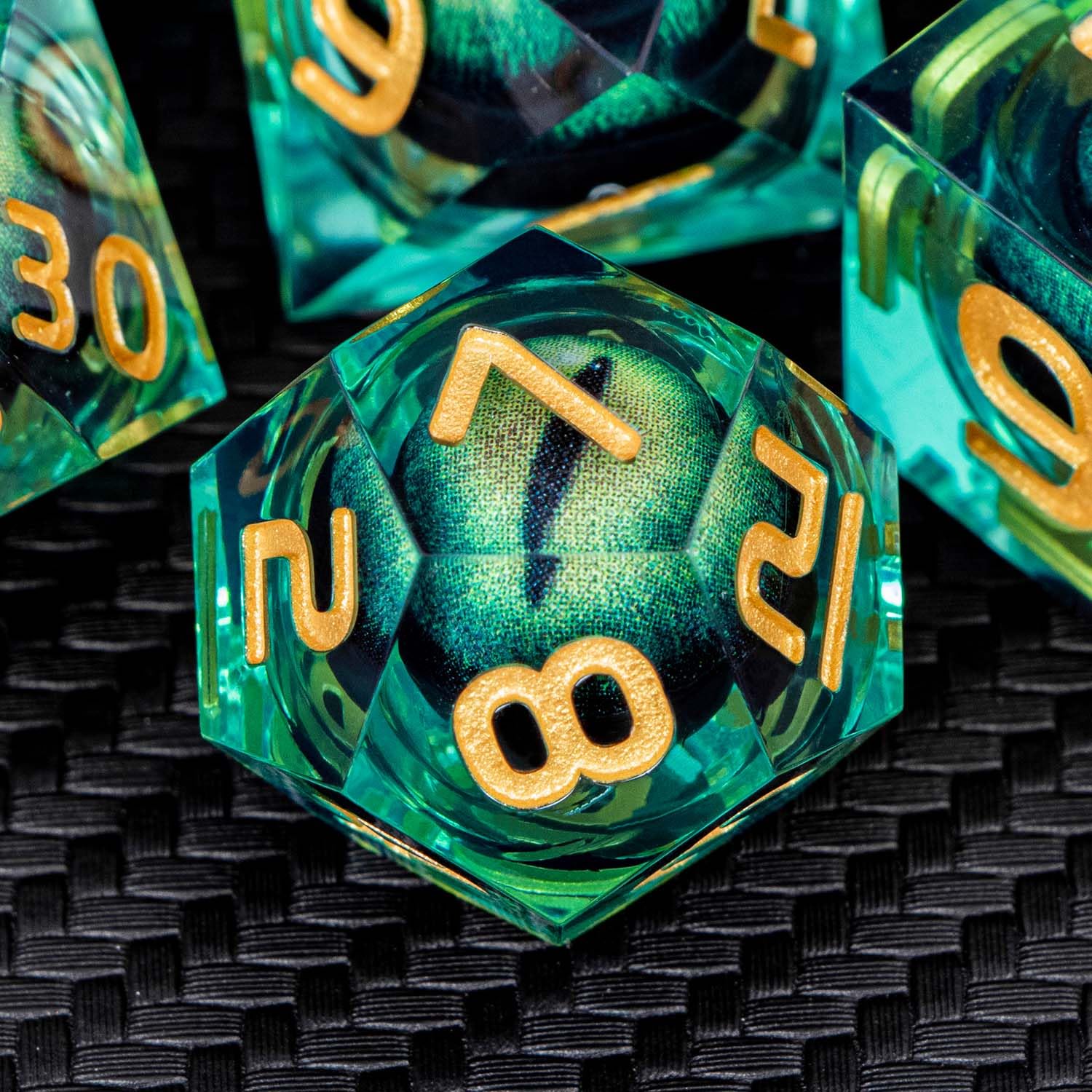 ARUOHHA DND resin dice D8 close-up with smooth finish