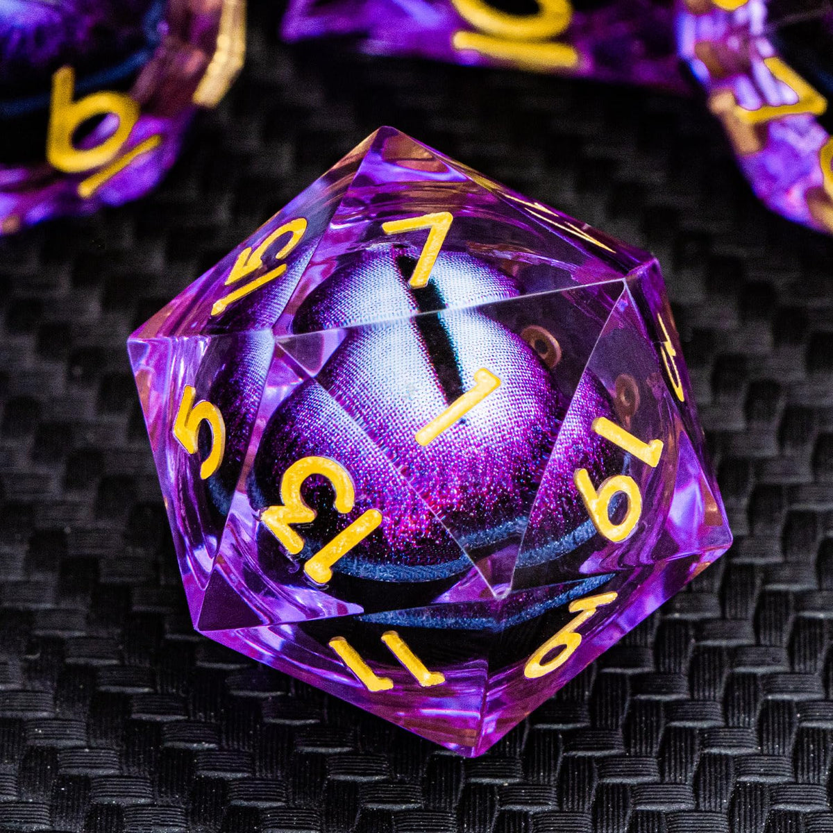 ARUOHHA Dragon Eye D20 dice with liquid core for immersive tabletop precision.