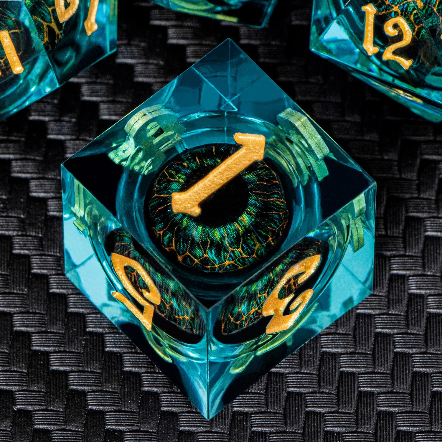 ARUOHHA sharp-edged polyhedral dice with clear faces for precise reads