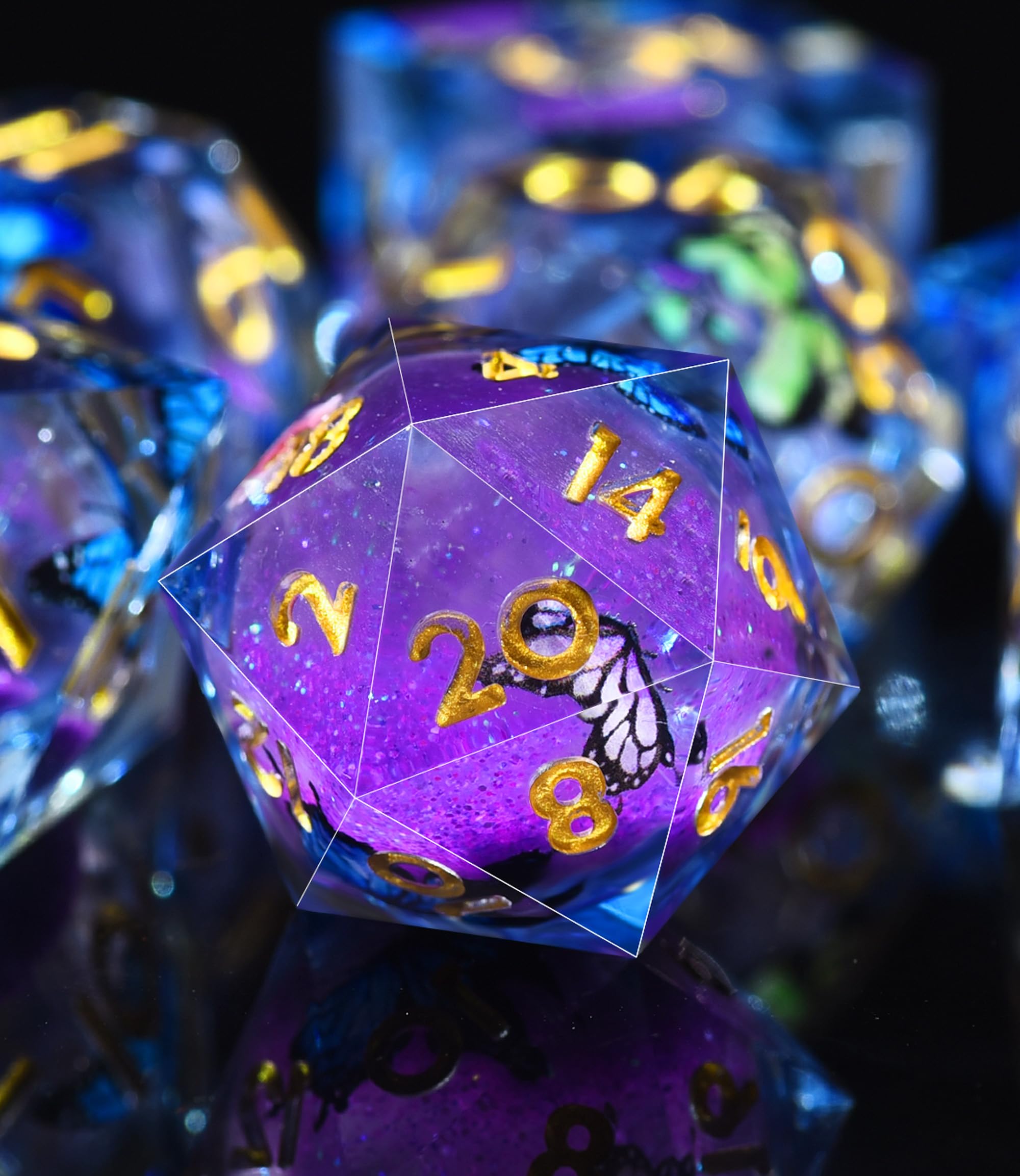 AUSTOR Liquid Core Butterfly D10 dice glows, offering clear visibility in low light.
